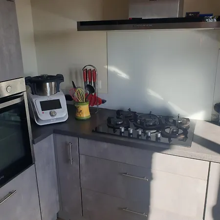 Au Calme Avec Cuisine Equipee En Supplement Sur Demande
